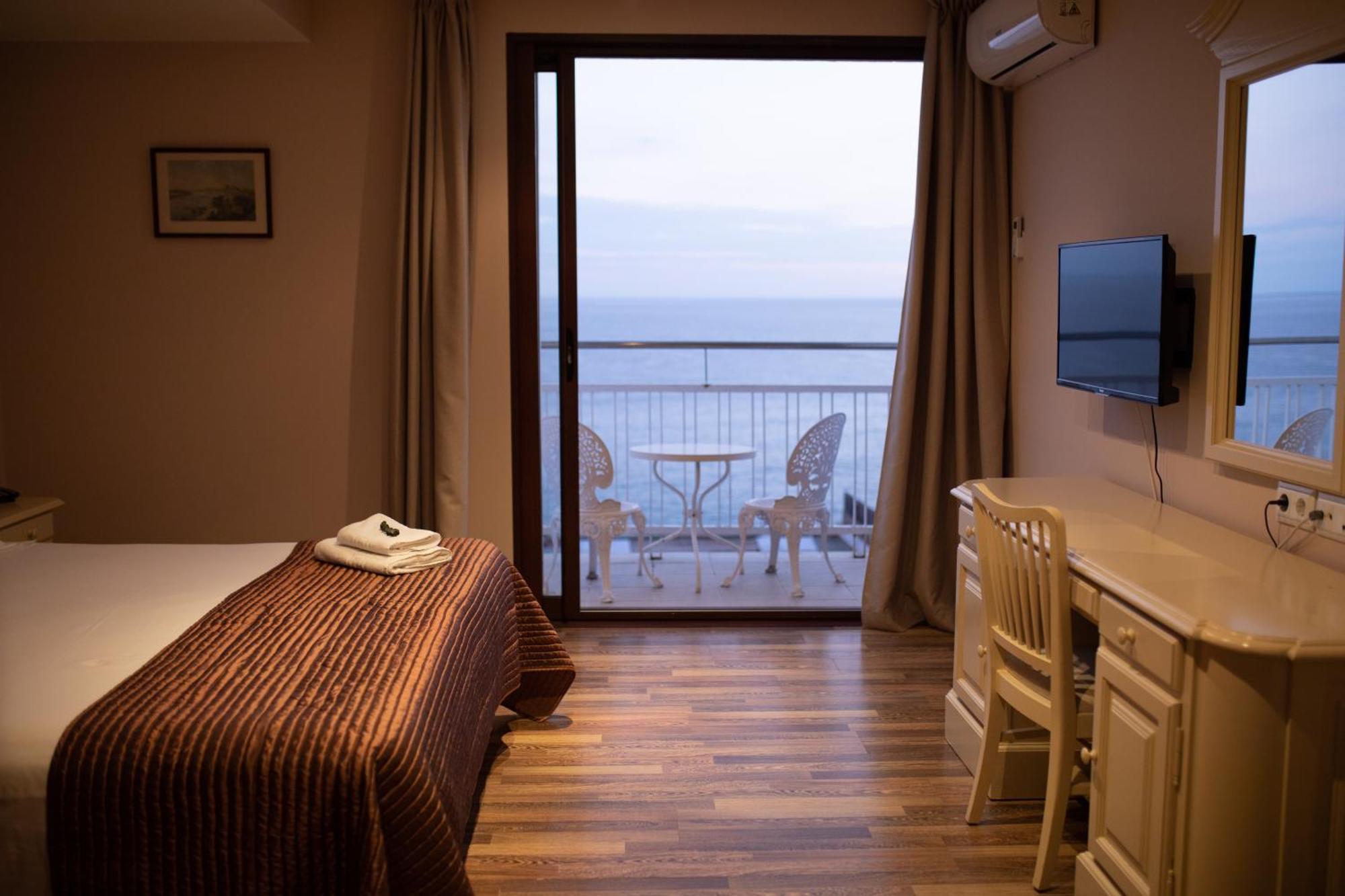 Hotel Roger De Flor By Seleqtta يوريت دي مار المظهر الخارجي الصورة
